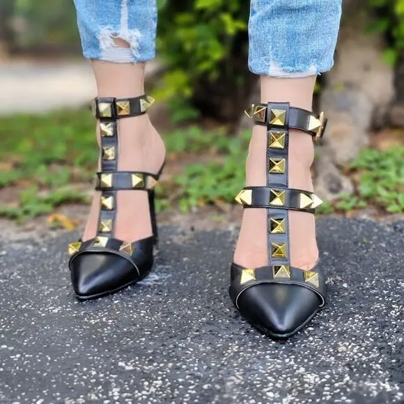 Women's Black Rockstud Ankle Strap Pump