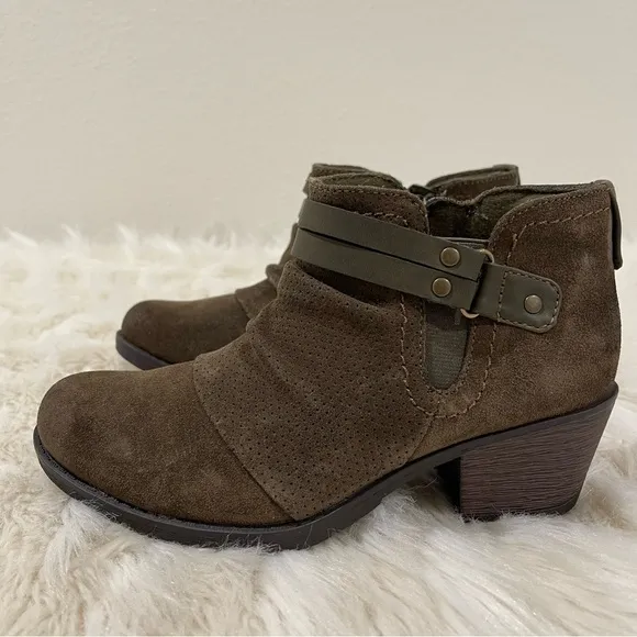 Women’s Earth Orgins Odel Brown Suede Ankle Boots 6.5 US!