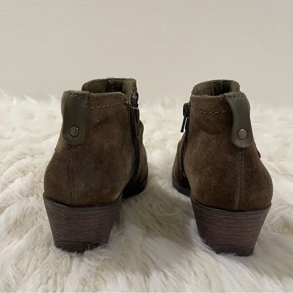 Women’s Earth Orgins Odel Brown Suede Ankle Boots 6.5 US!