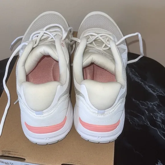 Women’s Sneakers Size 7.5 White Ryka Sky Walk Fit Walking Shoes Memory Foam NEW
