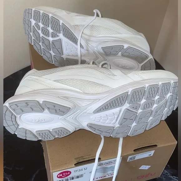 Women’s Sneakers Size 7.5 White Ryka Sky Walk Fit Walking Shoes Memory Foam NEW