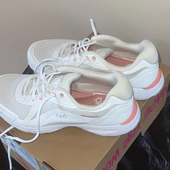 Women’s Sneakers Size 7.5 White Ryka Sky Walk Fit Walking Shoes Memory Foam NEW