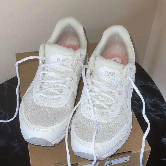 Women’s Sneakers Size 7.5 White Ryka Sky Walk Fit Walking Shoes Memory Foam NEW