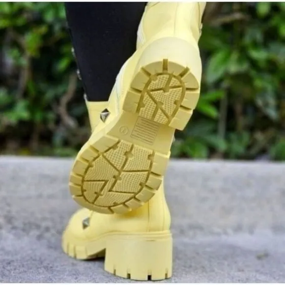 Women's Yellow Pyramid‎ Stud Ankle Combat Boot