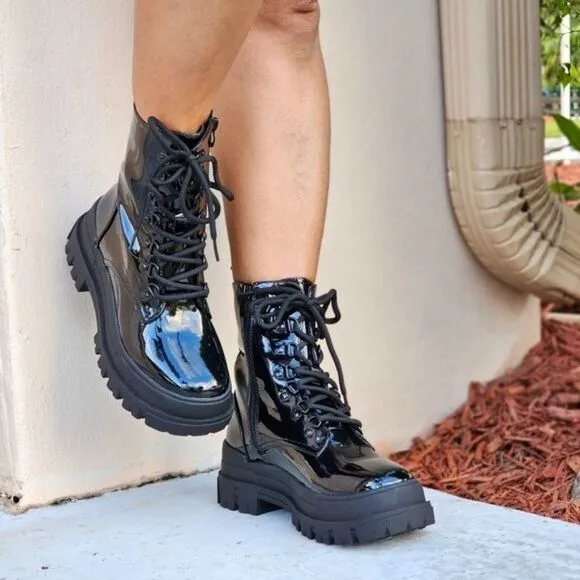 Women's Combat Lace Up Ankle Block Heeled Boots Black Color