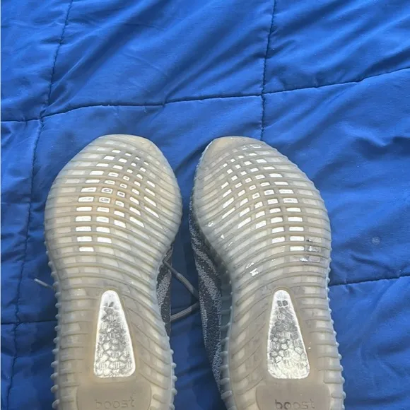 Yeezy Boost 350 V2 - Gray and Red