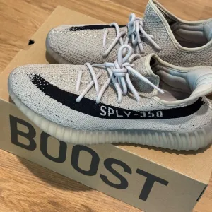 Yeezy Boost 350 V2 Gray Black Sneakers