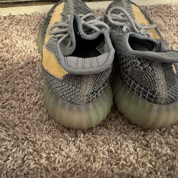 Yeezy Boost 350 V2 Sneakers - Gray and Cream
