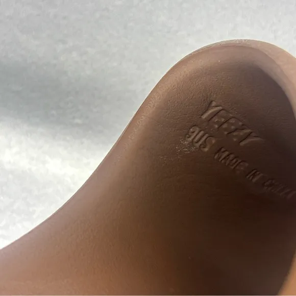 🔥🔥🔥Yeezy Brown Slide Sandals with Rugged Tread Size: 9🔥🔥🔥