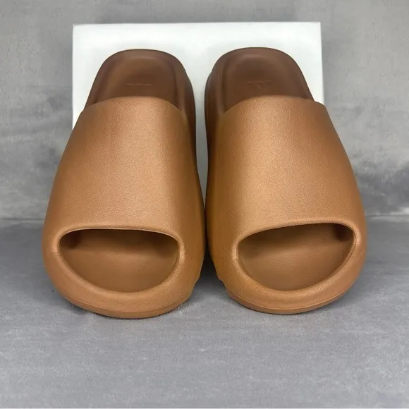 🔥🔥🔥Yeezy Brown Slide Sandals with Rugged Tread Size: 9🔥🔥🔥