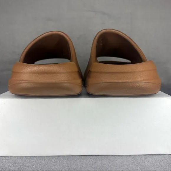 🔥🔥🔥Yeezy Brown Slide Sandals with Rugged Tread Size: 9🔥🔥🔥