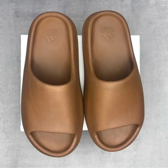 🔥🔥🔥Yeezy Brown Slide Sandals with Rugged Tread Size: 9🔥🔥🔥