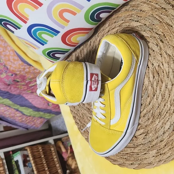 YELLOW VANS