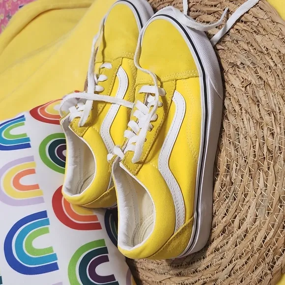 YELLOW VANS