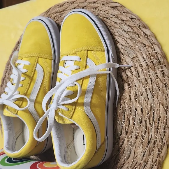 YELLOW VANS