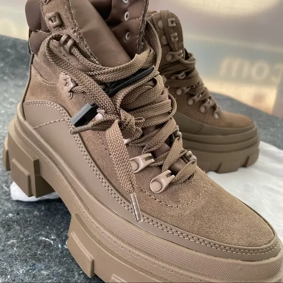 ZARA HIKING BOOTS IN OLIVE GREEN/ KHAKI GREEN