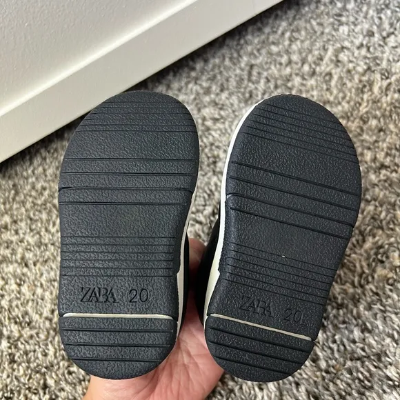 Zara Kids Black Velcro Strap Sneakers Toddler Size US 4.5 / EU‎ 20